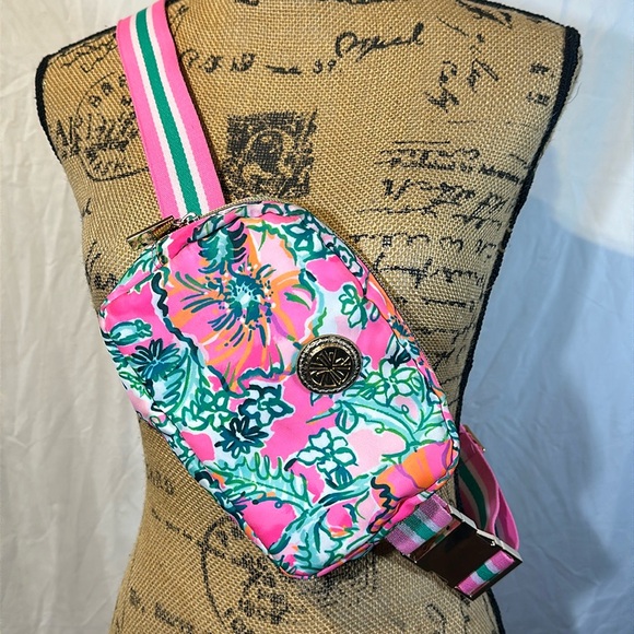 Lilly Pulitzer Handbags - Lilly Pulitzer belt bag Fanny pack pink perfect poppy